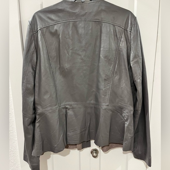 NEIMAN MARCUS PRE-LOVED AUTHENTIC GREY SUPPLE GENUINE LEATHER JACKET - Picture 3 of 17